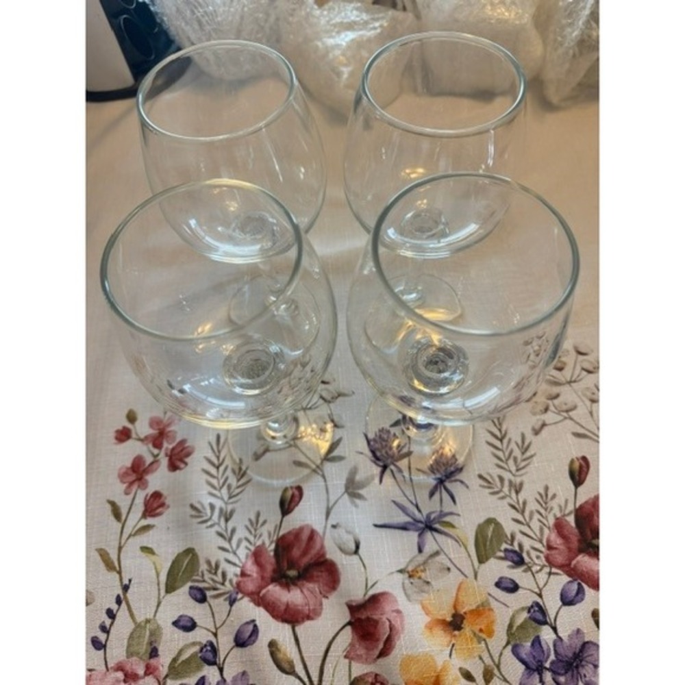 8 Piece Glassware Set 4 Stemmed Wine Glasses and 4 Tall Parfait Pilsner Glasses